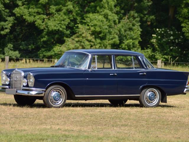 Mercedes-Benz 220 S b