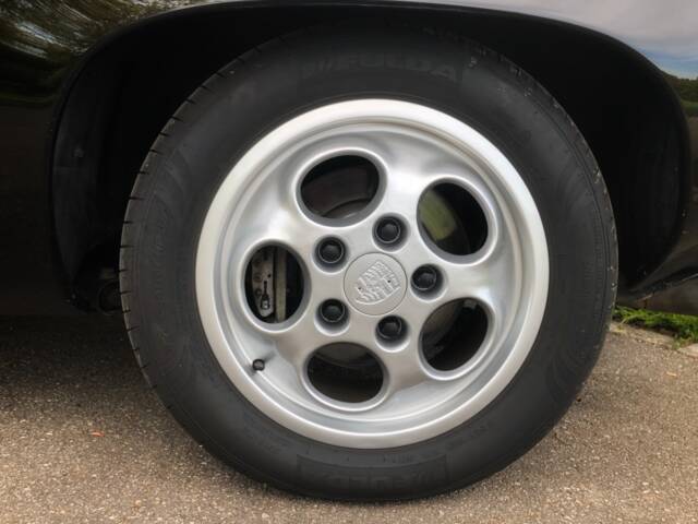 Porsche 928