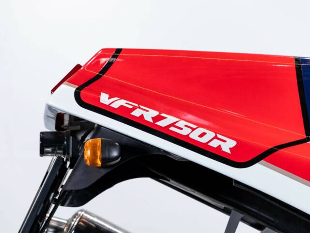 Honda VFR 750R RC 30