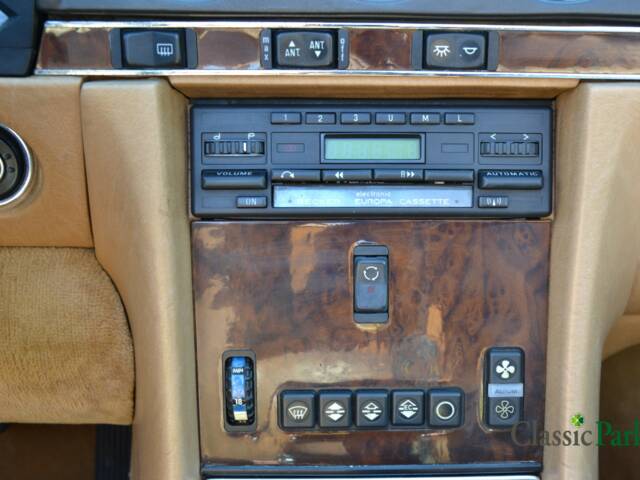 Mercedes-Benz 560 SL