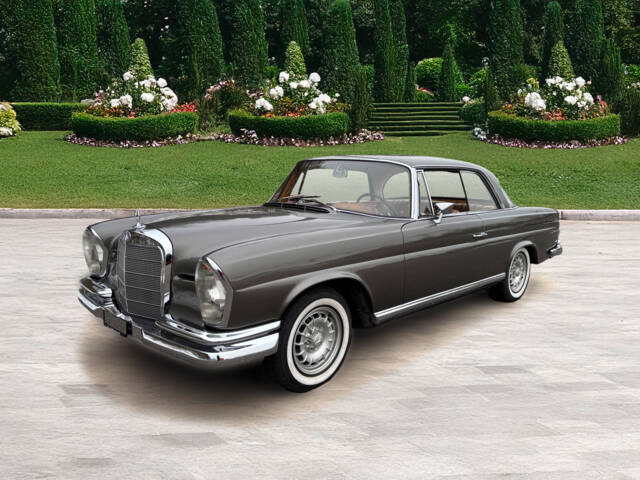 Mercedes-Benz 220 SE b