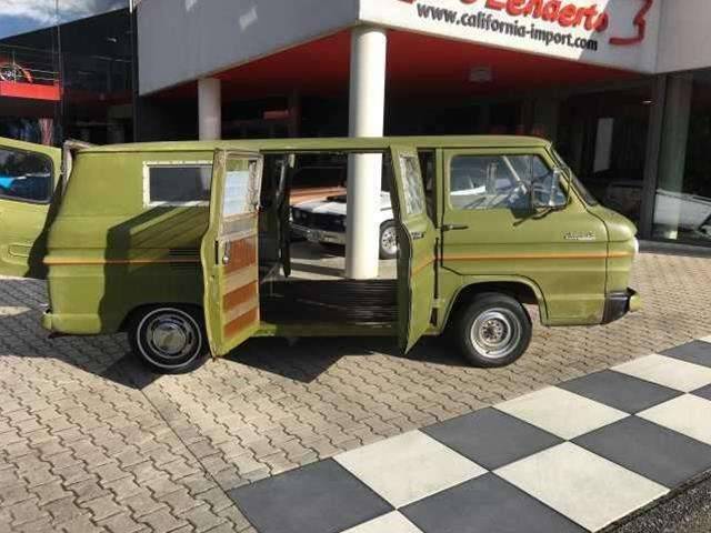 Image 1/10 of Chevrolet Corvair Greenbrier Sportswagon (1964)