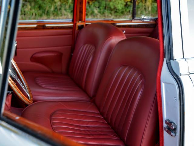 Jaguar Mk II 3.8