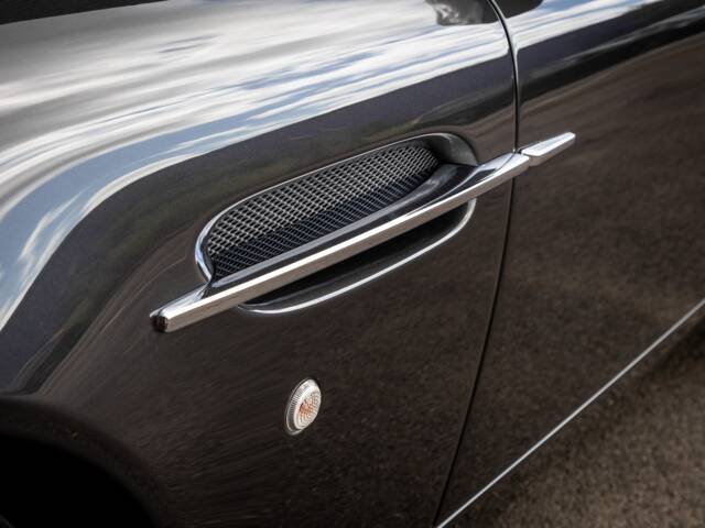 Aston Martin V12 Vanquish S