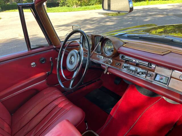 Mercedes-Benz 300 SE