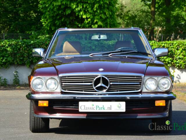 Mercedes-Benz 560 SL