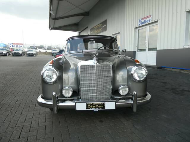 Mercedes-Benz 220 SE Cabriolet