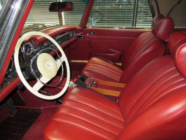 Mercedes-Benz 280 SL