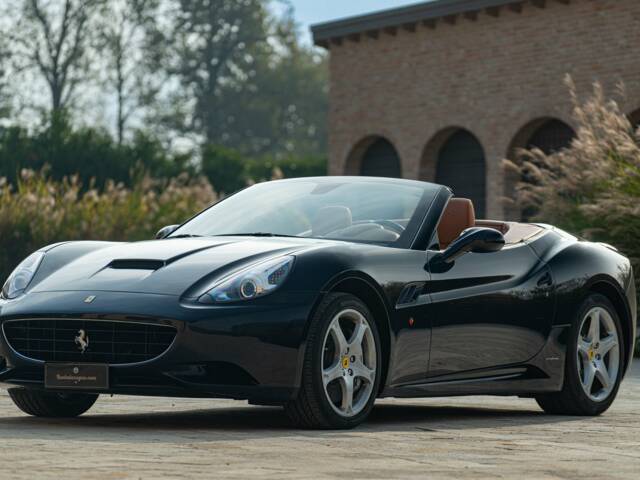 Imagen 1/50 de Ferrari California (2010)