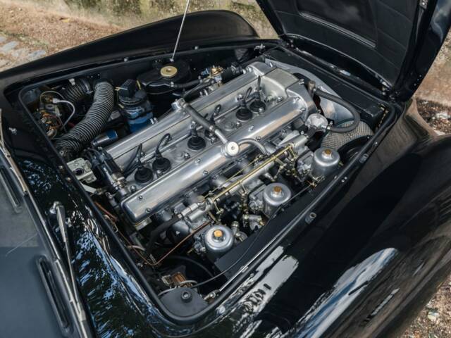 Aston Martin DB 5 Volante