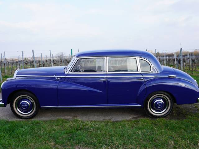 Mercedes-Benz 300