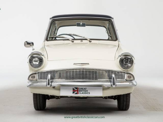 Image 1/29 of Ford Anglia Super (1964)