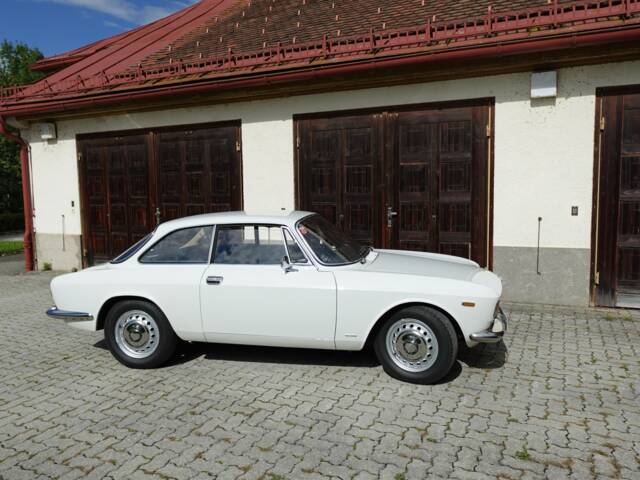 Alfa Romeo Giulia GT 1300 Junior