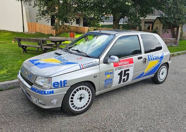 Image 1/7 of Renault Clio I 1.8 16V (1992)