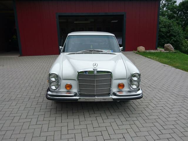 Bild 1/13 von Mercedes-Benz 280 S (1971)