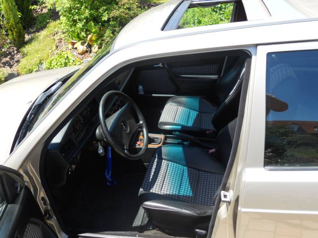 Mercedes-Benz 190 E 2.3-16
