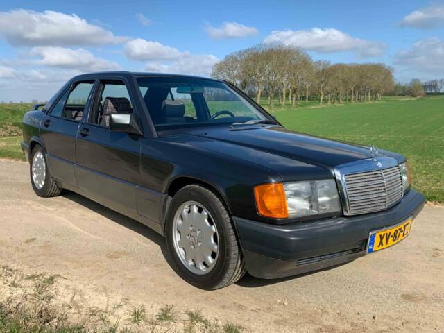 Image 1/5 of Mercedes-Benz 190 E 2.6 (1990)