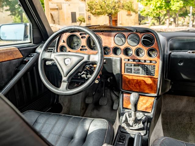 Lancia Thema 8.32