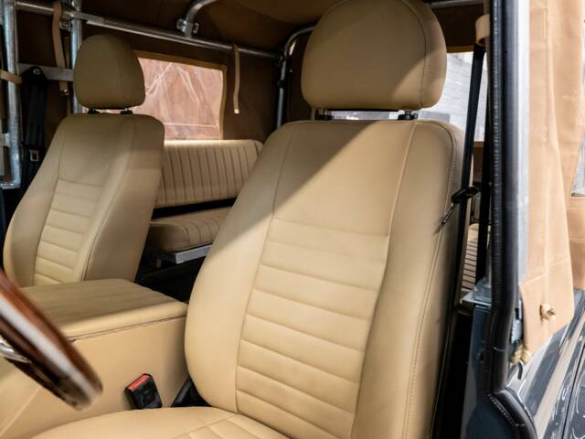 Land Rover Defender 90