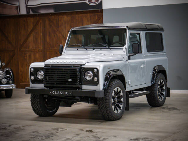 Imagen 1/36 de Land Rover Defender 90 Works V8 &quot;70th Edition&quot; (2015)