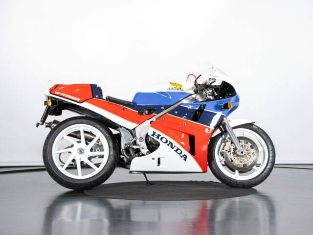 Honda VFR 750R RC 30