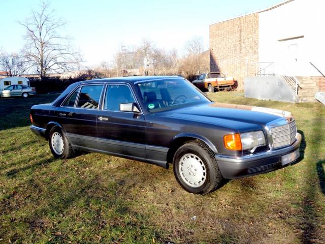 Mercedes-Benz 560 SEL
