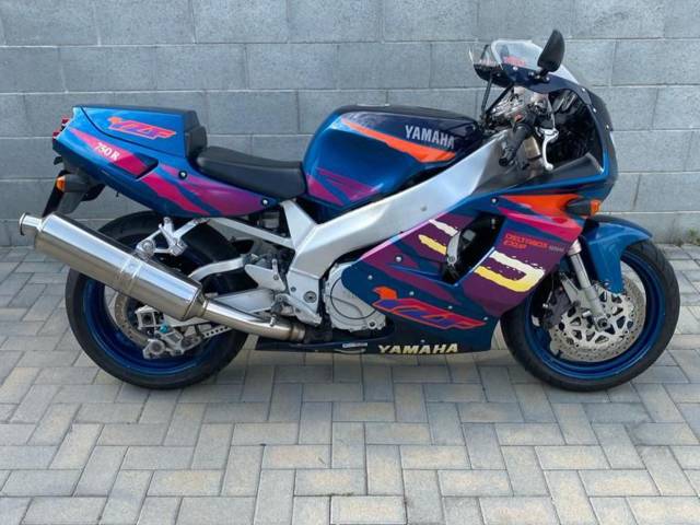 Imagen 1/7 de Yamaha DUMMY (1994)