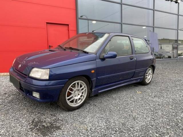 Image 1/9 of Renault Clio I 1.8 16V (1996)