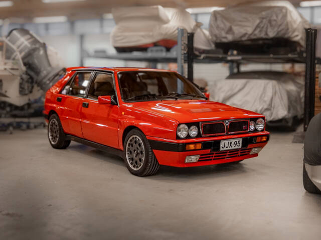 Image 1/85 of Lancia Delta HF Integrale 16V (1990)