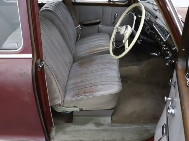 Mercedes-Benz 220 S