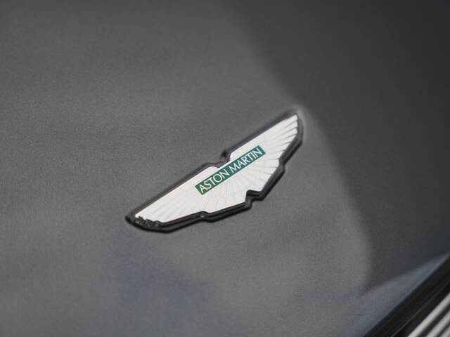 Aston Martin DB 9