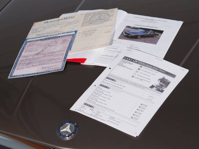 Mercedes-Benz 560 SL