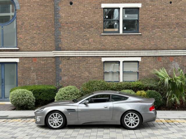 Aston Martin V12 Vanquish S