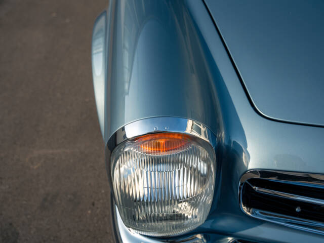 Mercedes-Benz 280 SL