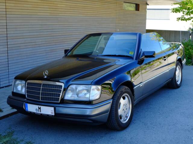 Afbeelding 1/171 van Mercedes-Benz E 220 (1994)