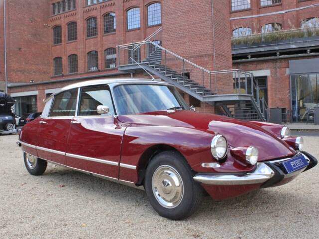 Image 1/23 of Citroën DS 21 Pallas (1967)