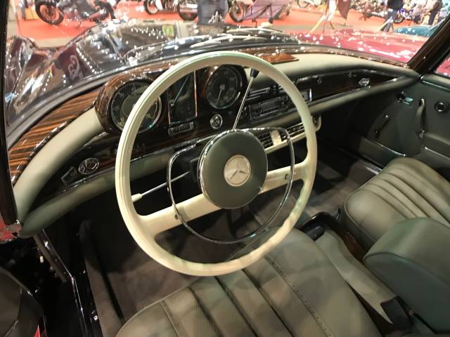 Mercedes-Benz 300 SE