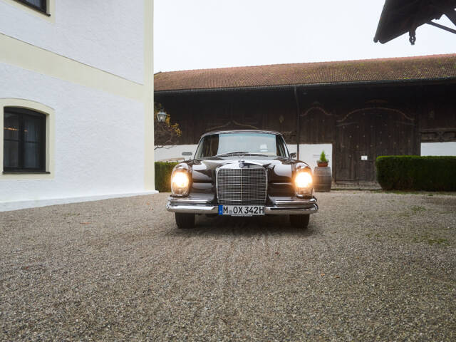 Mercedes-Benz 280 SE