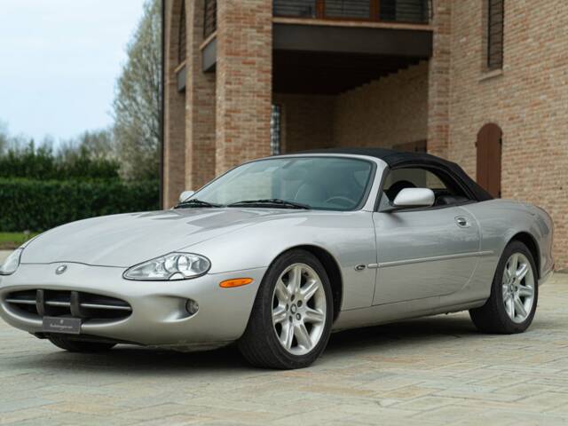 Image 1/50 of Jaguar XK8 4.0 (2000)