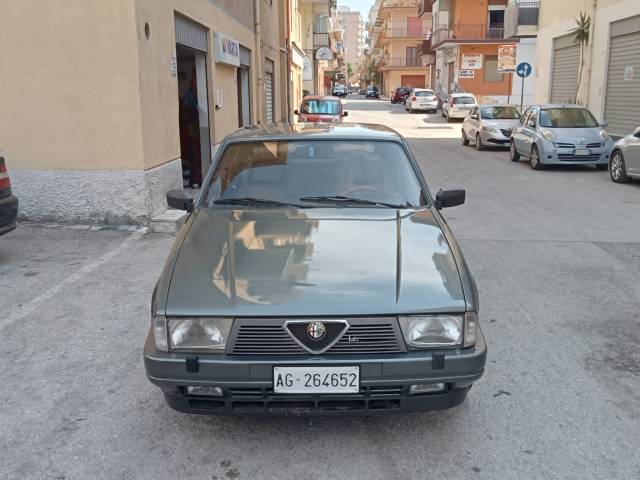 Image 1/33 of Alfa Romeo 75 1.8 Turbo (1987)