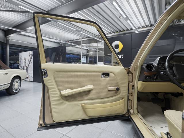 Mercedes-Benz 280 E