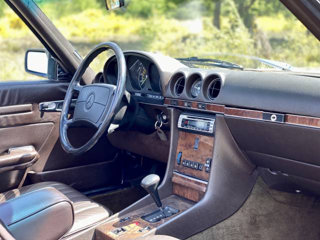 Mercedes-Benz 560 SL