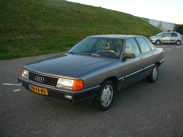 Bild 1/4 von Audi 100 - 2.3E (1990)