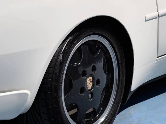 Porsche 944 S2