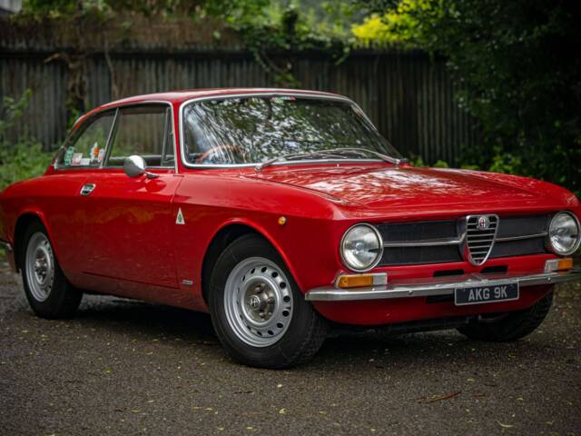 Image 1/8 de Alfa Romeo Giulia 1600 GT Junior (1972)