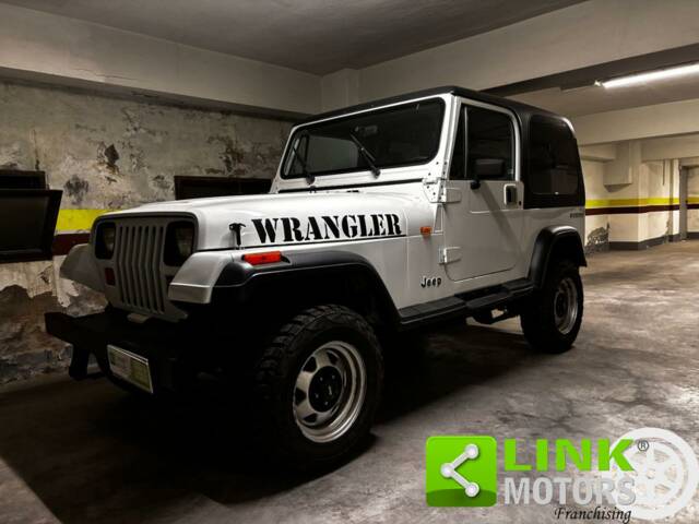 Image 1/10 of Jeep Wrangler 2.5L (1992)