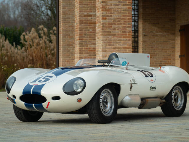 Image 1/50 of Jaguar D-Type (1977)