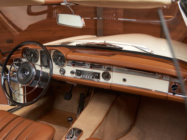 Mercedes-Benz 230 SL