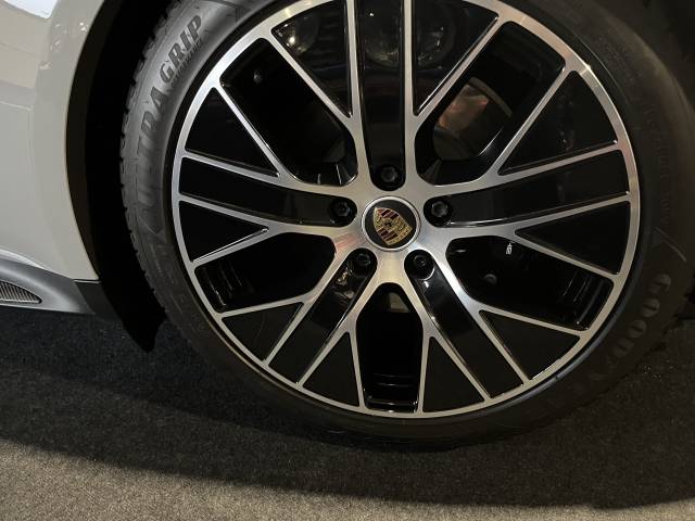 Porsche Taycan GTS Sport Turismo