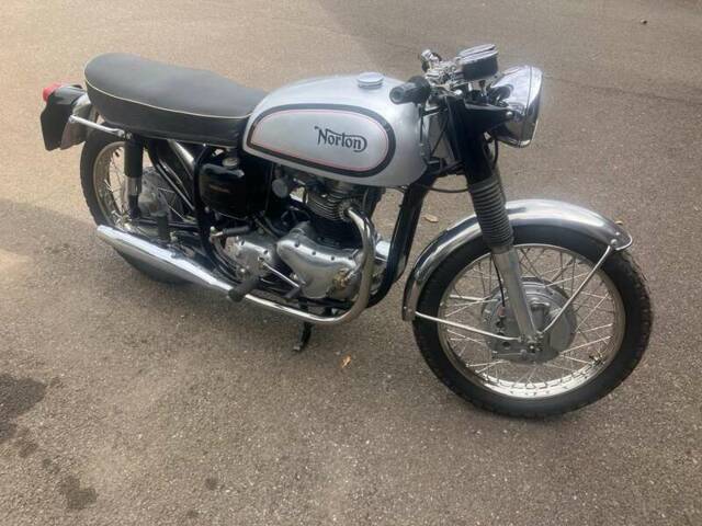 Norton Triton 650